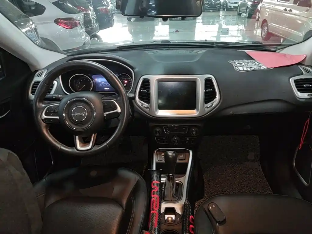 Jeep Compass 2019 — фото 10