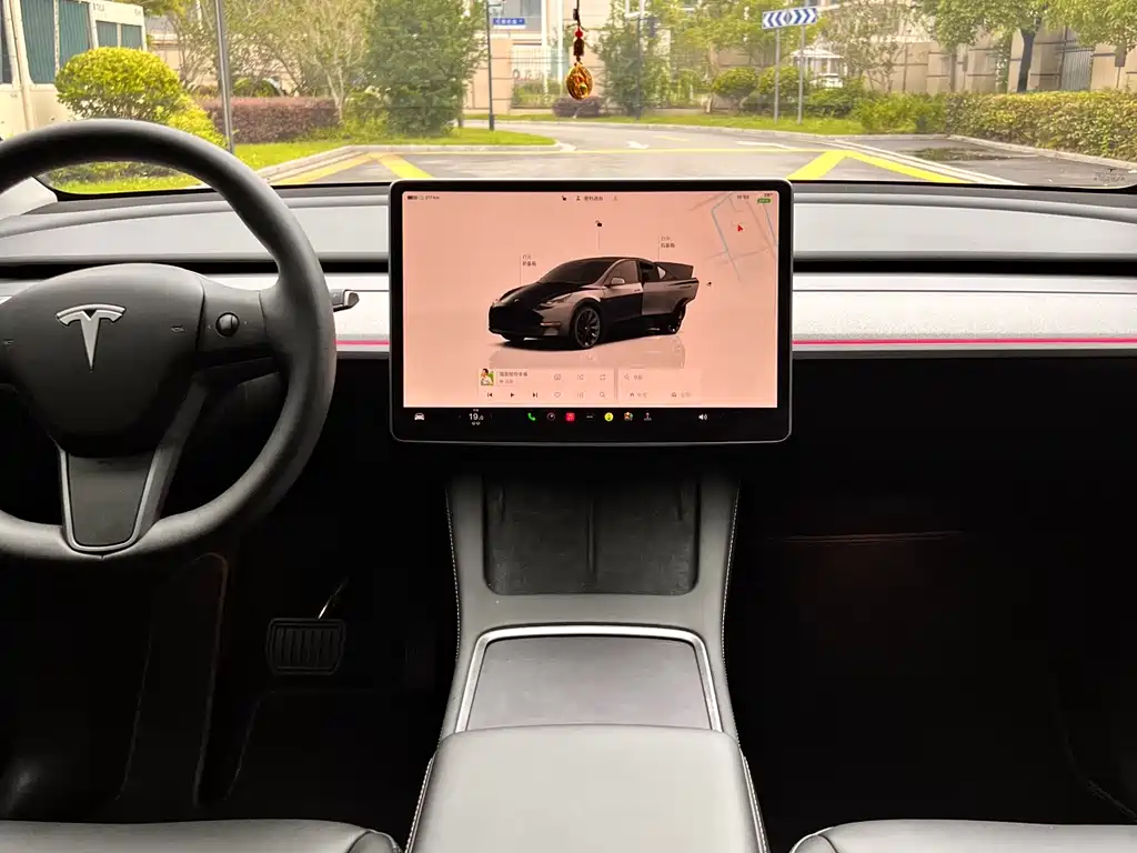 Tesla Model Y 2022 — фото 9