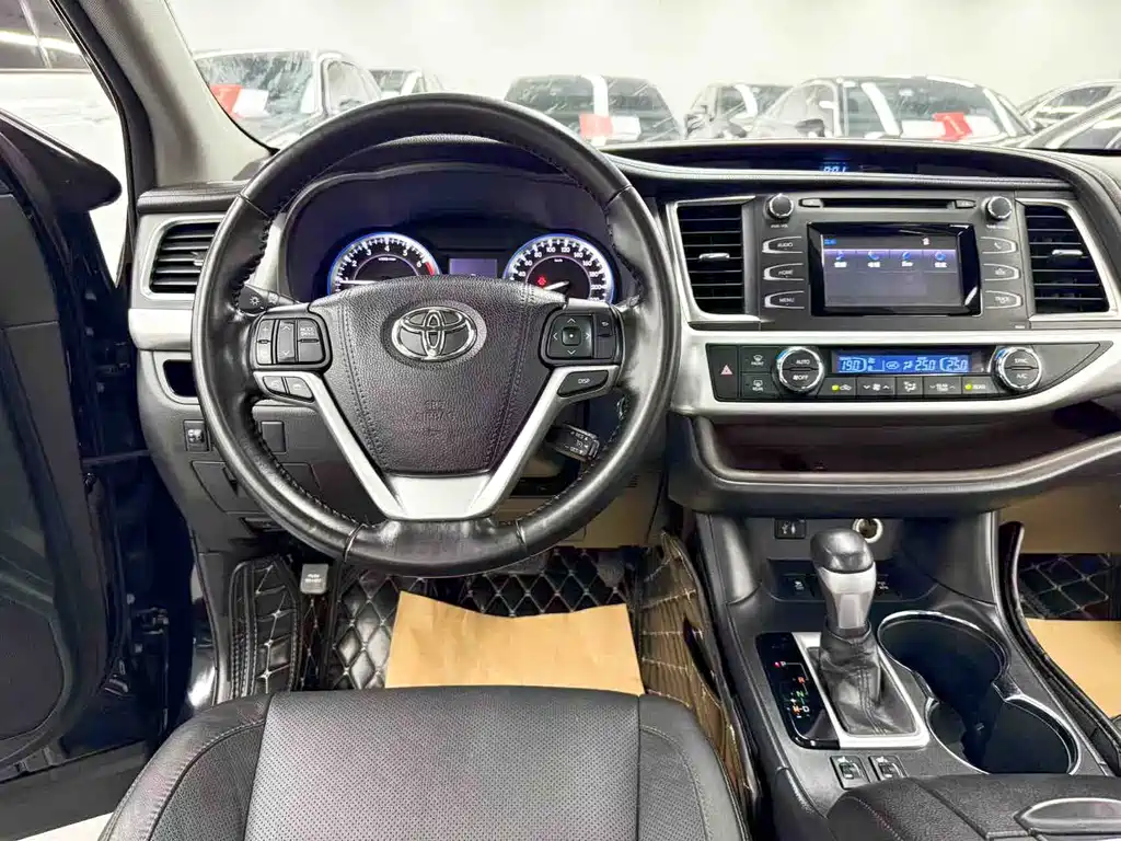 Toyota Highlander 2017 — фото 16