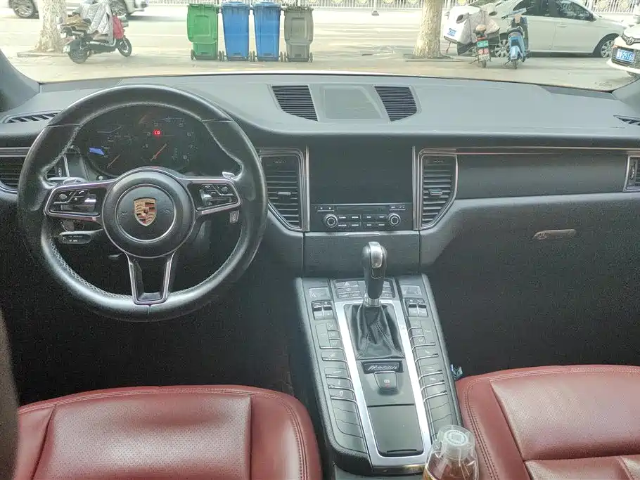 Porsche Macan 2018 — фото 12