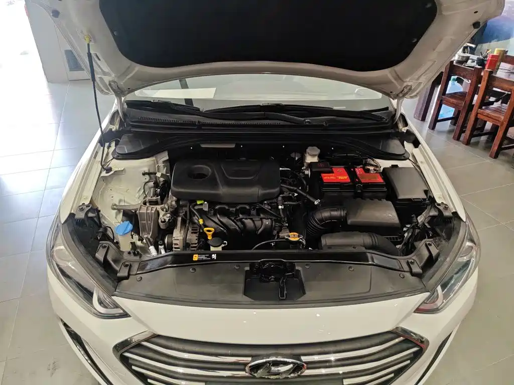 Hyundai Elantra 2018 — фото 11