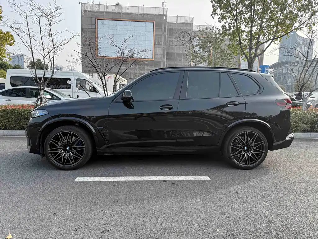 BMW X5 M 2025 — фото 10