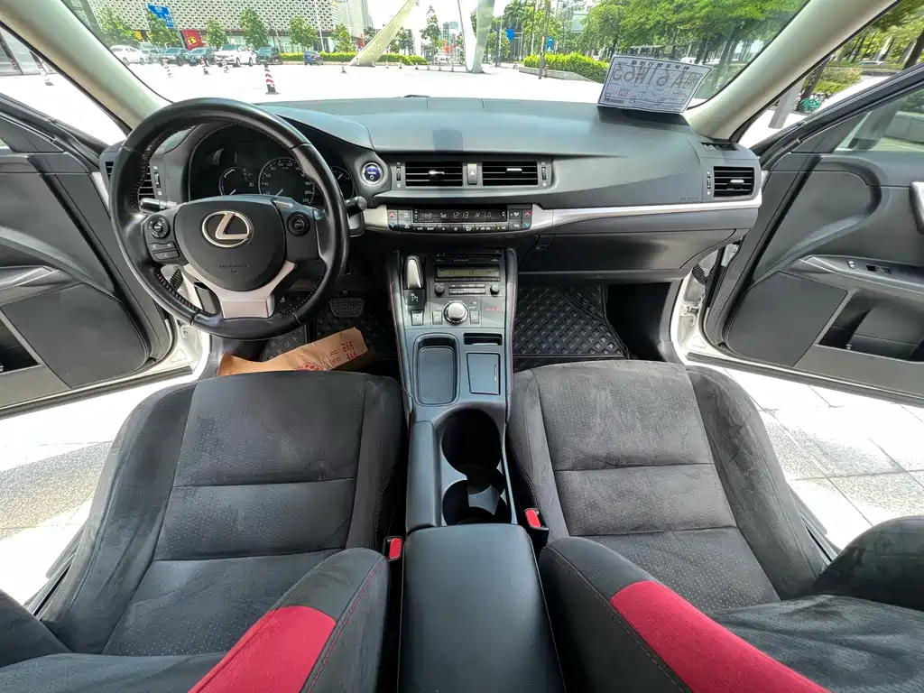 Lexus CT 2019 — фото 15