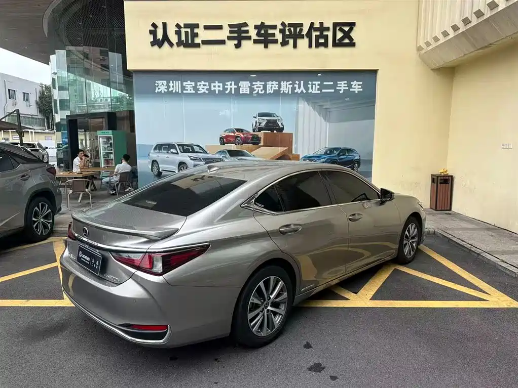 Lexus ES 2021 — фото 15