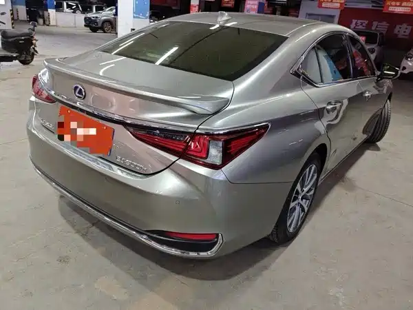 Lexus ES 2020