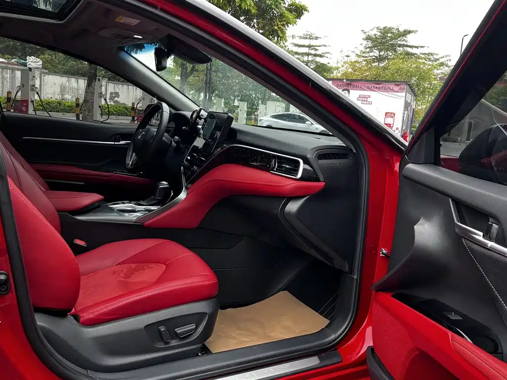 Toyota Camry 2022 — фото 18
