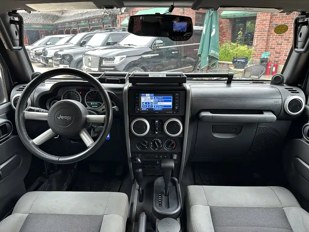 Jeep Wrangler 2010 — фото 20