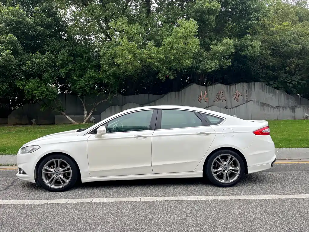 Ford Mondeo 2015 — фото 11