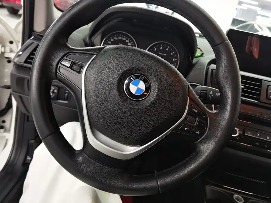 BMW 1 Series 2015 — фото 15
