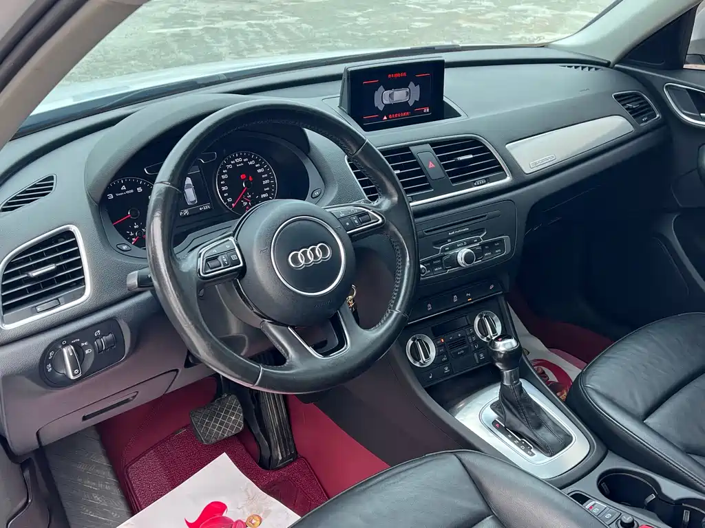 Audi Q3 2015 — фото 11