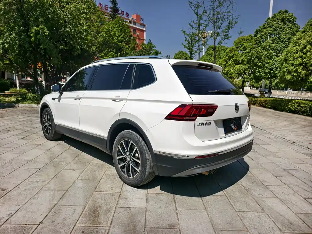 Volkswagen Tiguan L 2017 — фото 4
