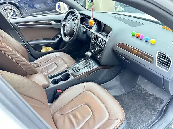 Audi A4L 2015