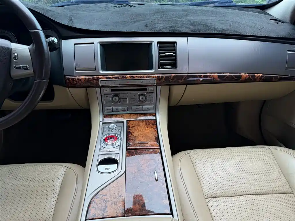 Jaguar XF 2008 — фото 16