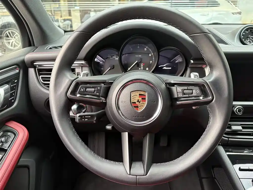 Porsche Macan 2023 — фото 10