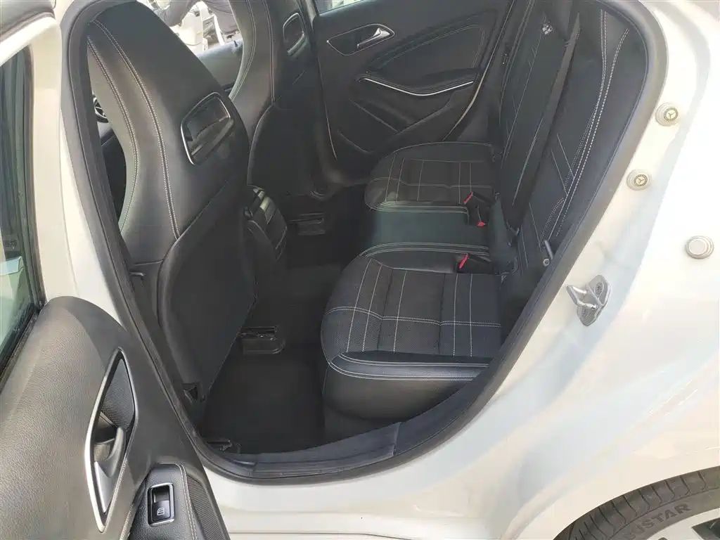 Mercedes-Benz A-Class 2015 — фото 12