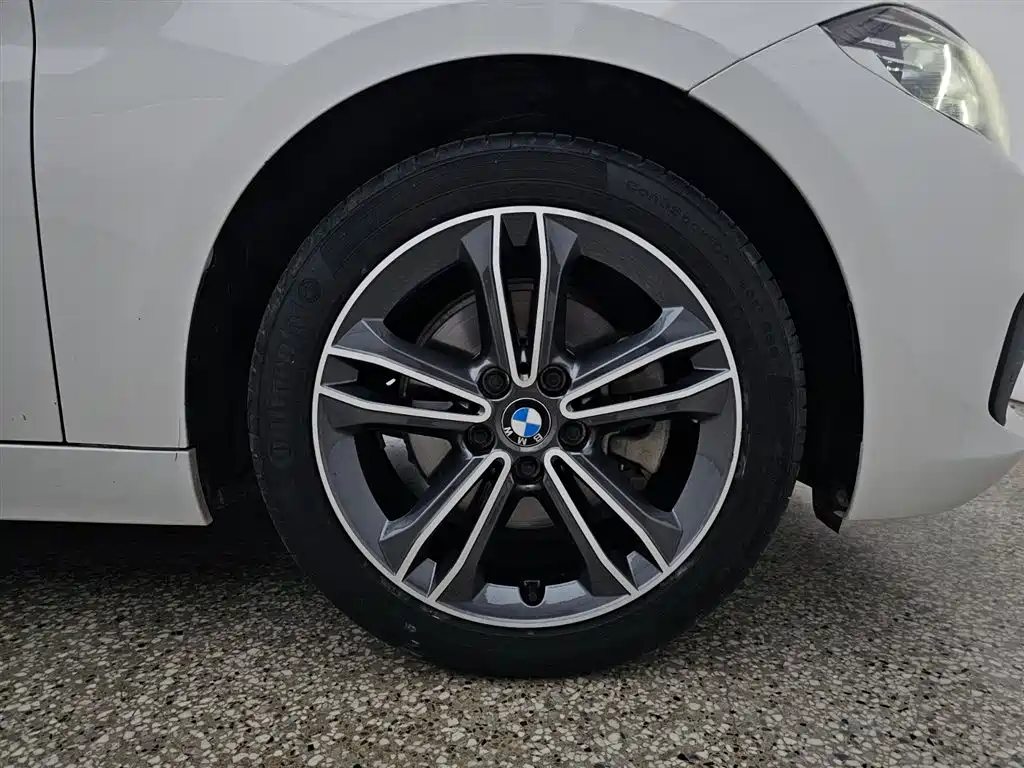 BMW 1 Series 2019 — фото 15