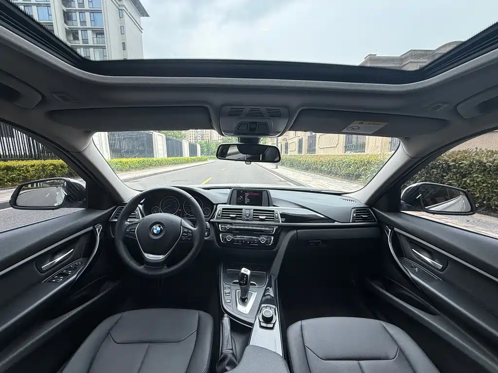 BMW 3 Series 2017 — фото 14