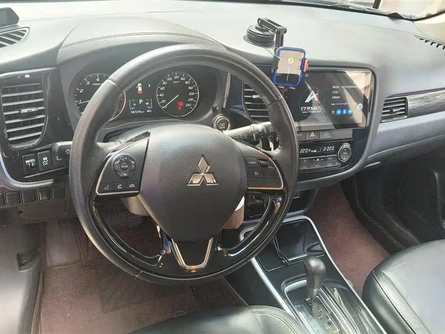 Mitsubishi Outlander 2020 — фото 12