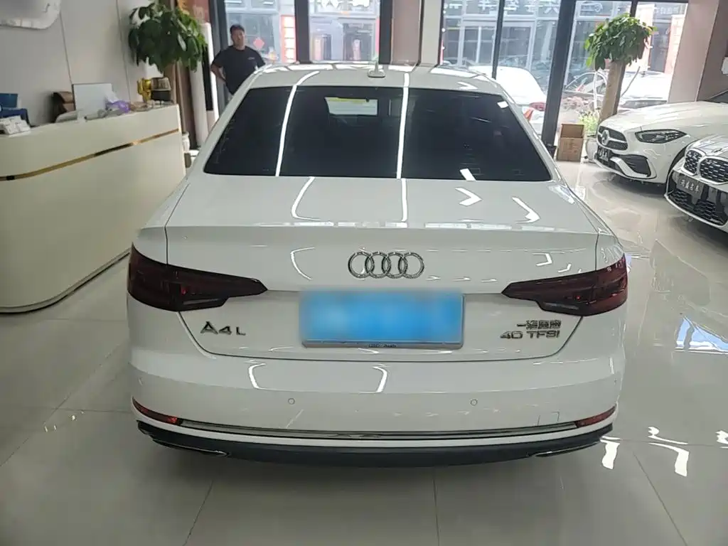 Audi A4L 2019