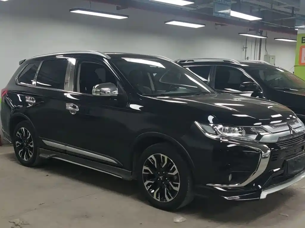 Mitsubishi Outlander 2020 — фото 3