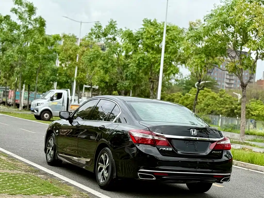 Honda Accord 2017 — фото 8