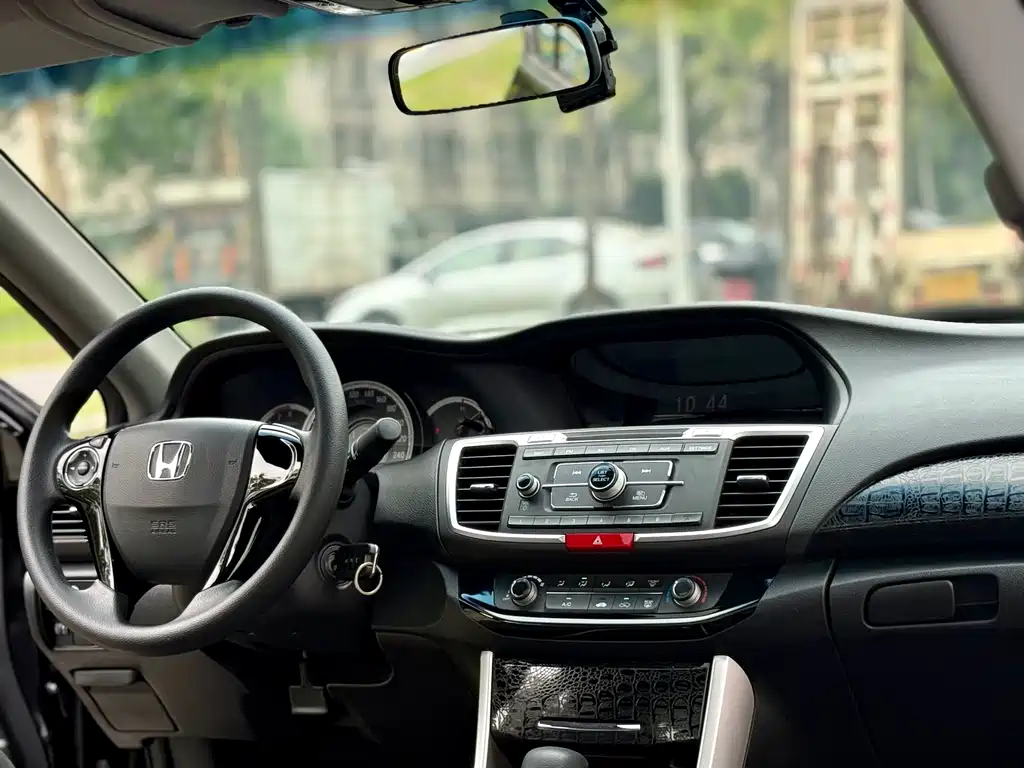 Honda Accord 2017 — фото 16