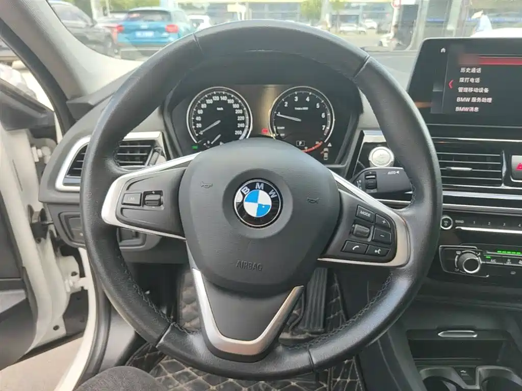 BMW 1 Series 2021 — фото 11