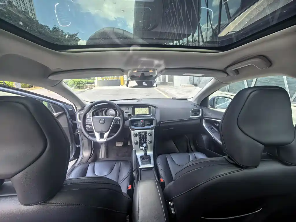 Volvo V40 2017 — фото 19