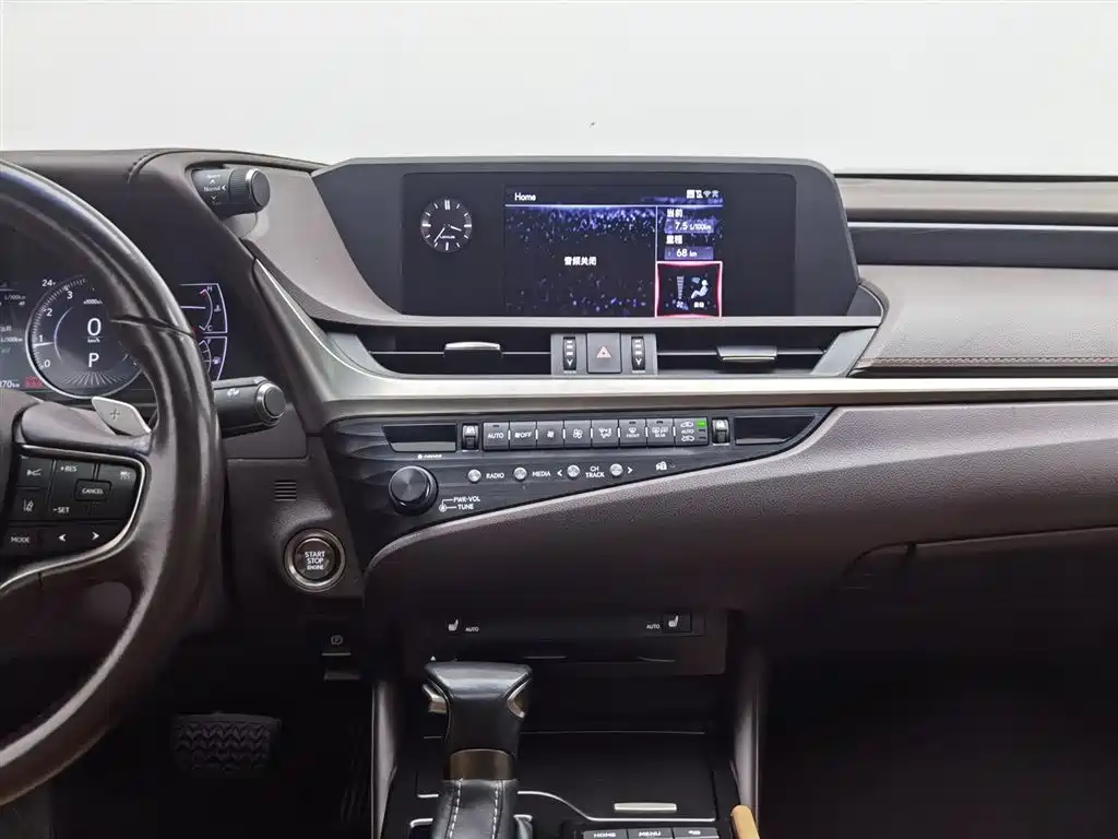 Lexus ES 2020 — фото 12
