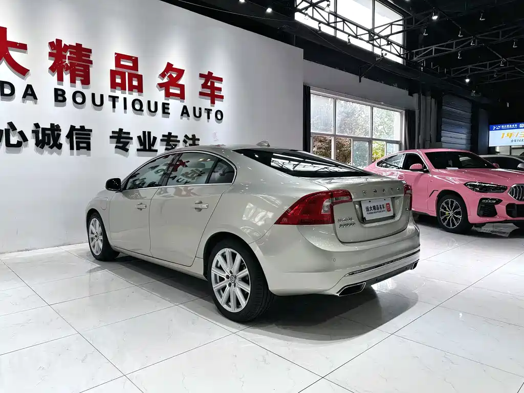 Volvo S60 Plug-In Hybrid 2016 — фото 17