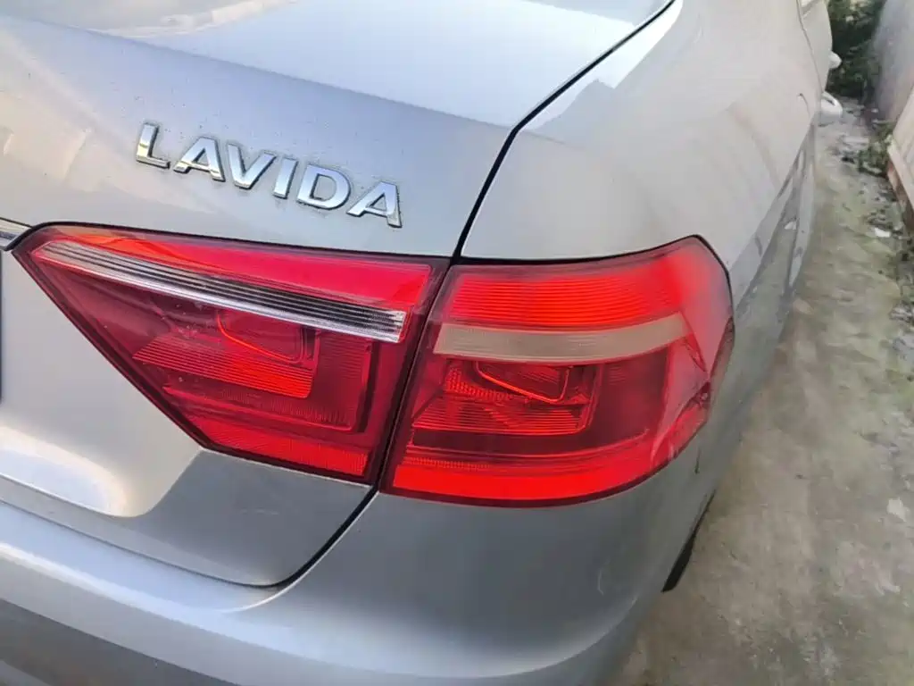 Volkswagen Lavida 2015 — фото 8