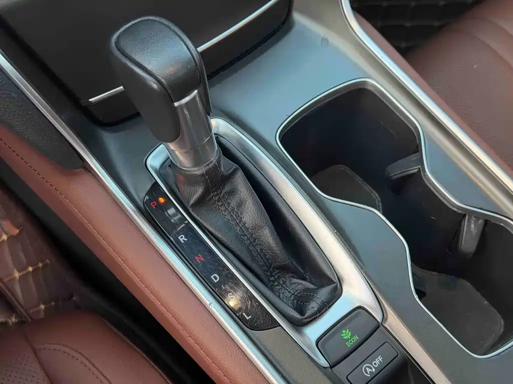 Honda Accord 2018 — фото 16
