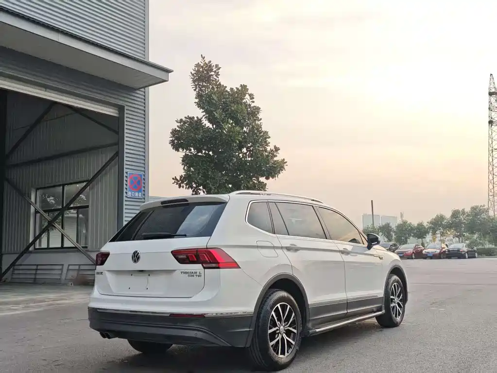 Volkswagen Tiguan L 2017 — фото 6