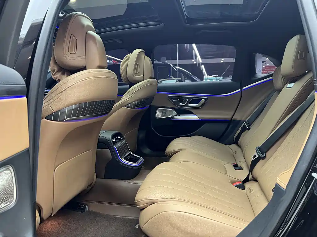 Mercedes-Benz E-Class 2024 — фото 11