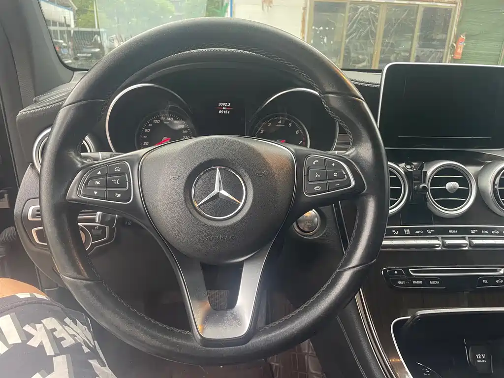 Mercedes-Benz GLC 2018 — фото 18