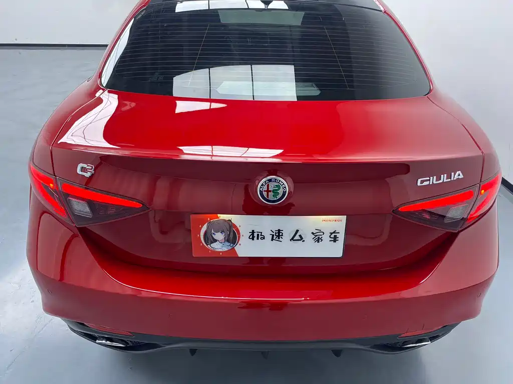 Alfa Romeo Giulia 2018 — фото 10