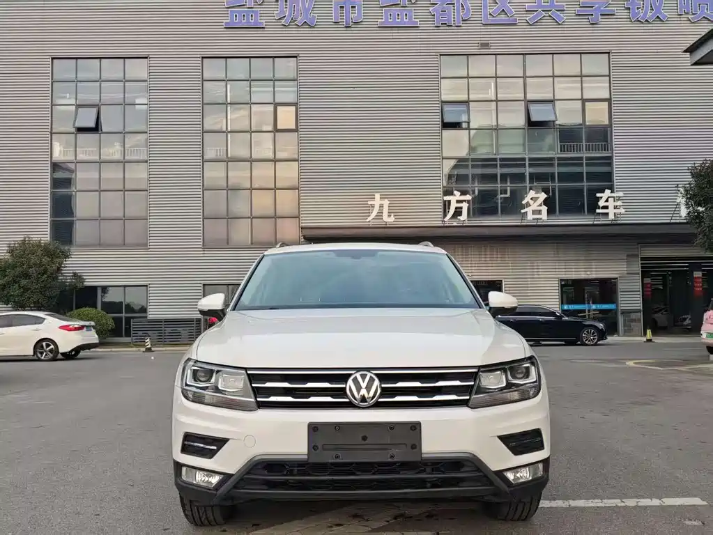 Volkswagen Tiguan L 2017 — фото 2
