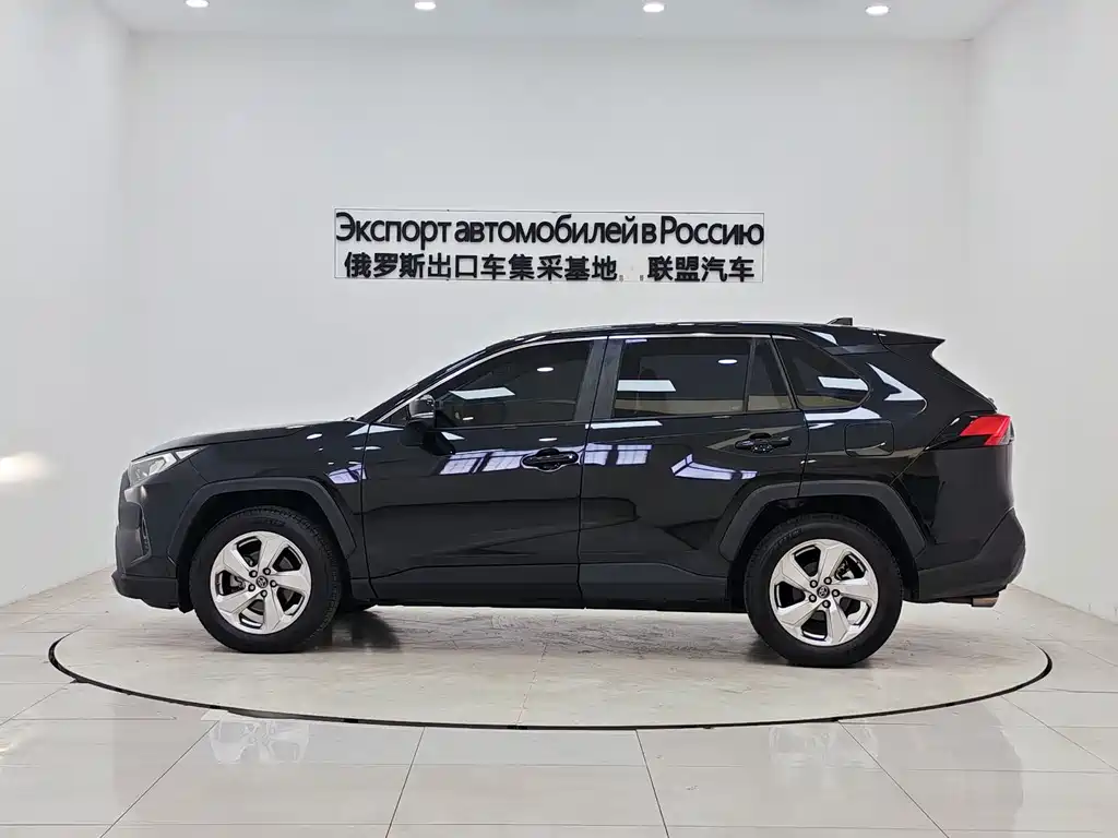 Toyota RAV4 2021 — фото 5