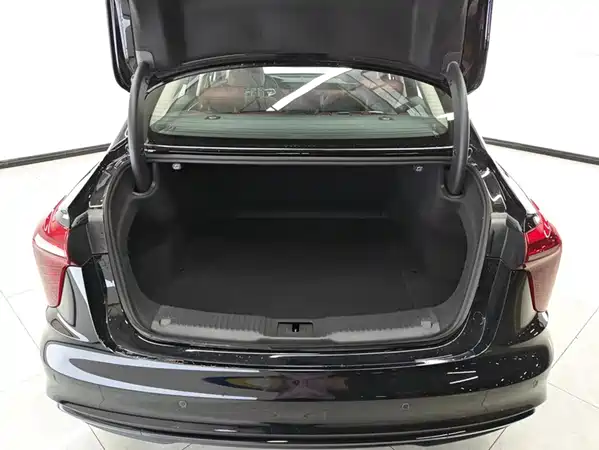 Hongqi H5 PHEV 2026