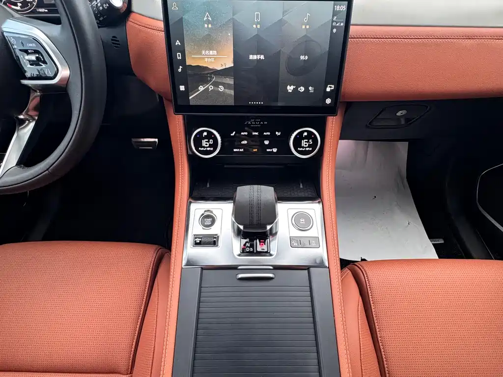 Jaguar F-PACE 2024 — фото 10