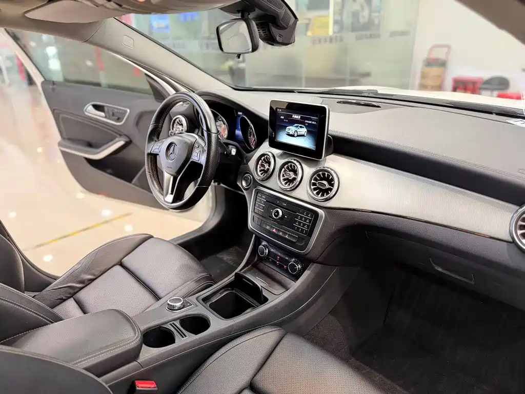 Mercedes-Benz GLA 2016
