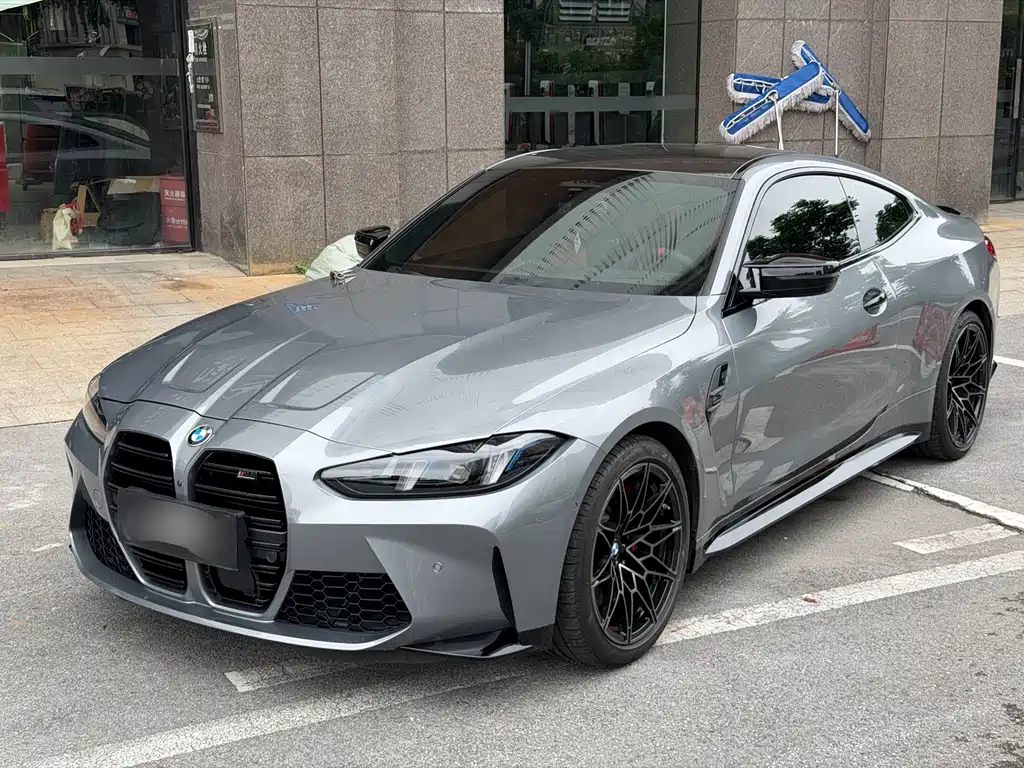 BMW M4 2025