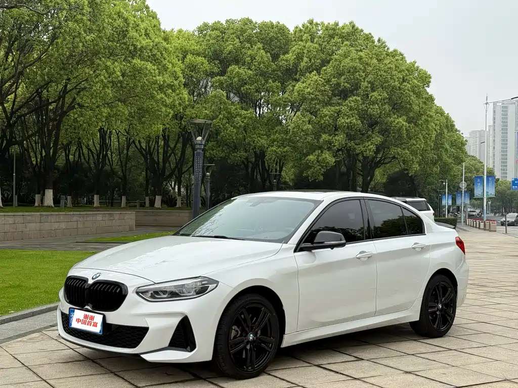 BMW 1 Series 2022 — фото 1