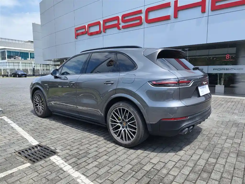 Porsche Cayenne Hybrid 2021 — фото 8