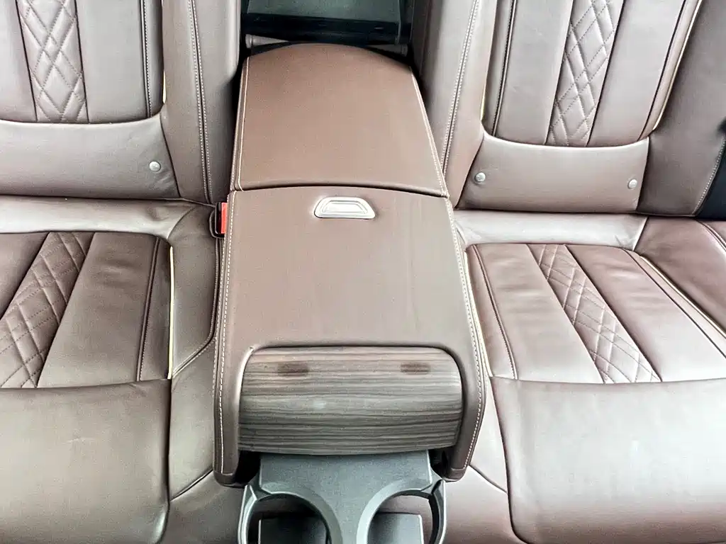 BMW 5 Series 2018 — фото 19