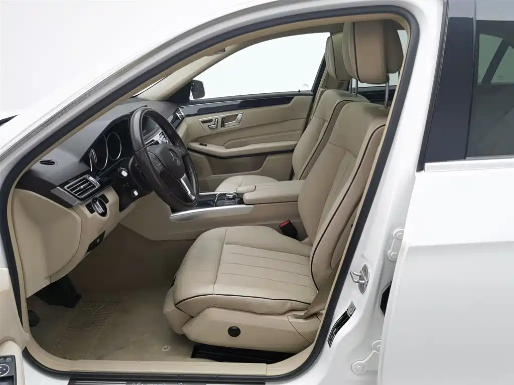 Mercedes-Benz E-Class 2015 — фото 10