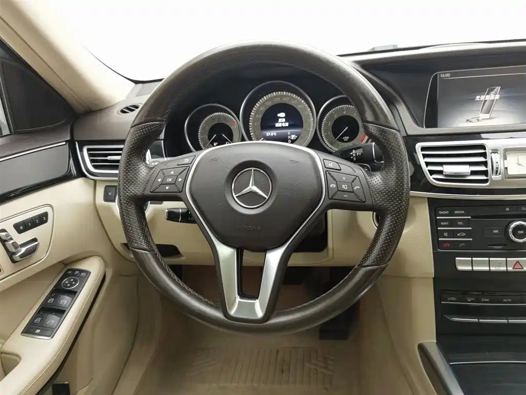 Mercedes-Benz E-Class 2015 — фото 11