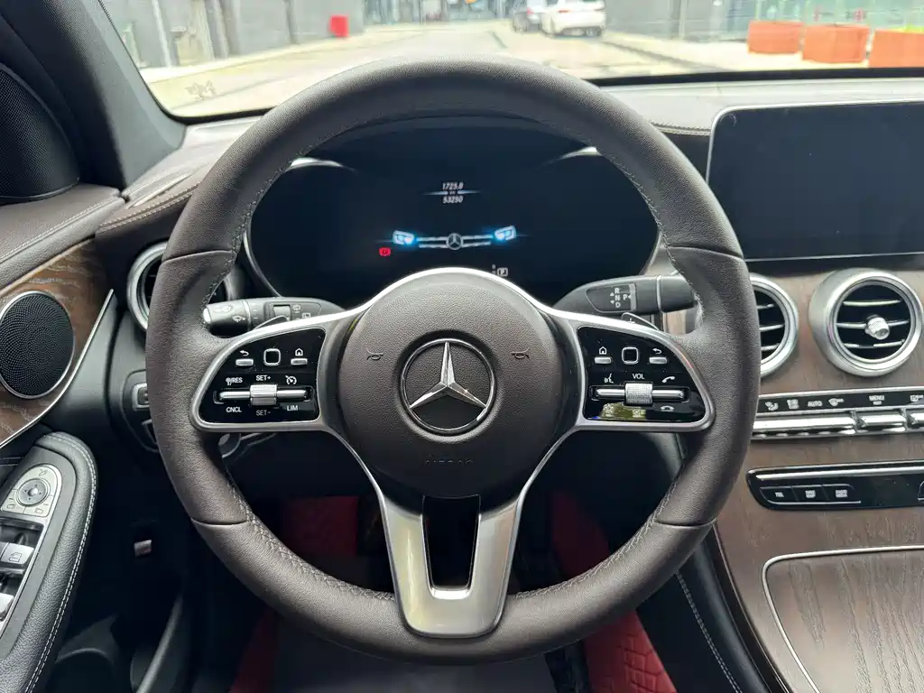 Mercedes-Benz GLC 2020 — фото 32