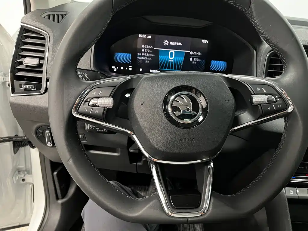 Skoda Karoq 2023 — фото 15