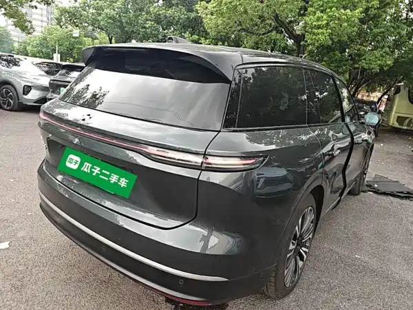 NIO ES8 2024